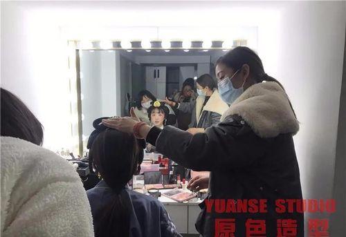 娱乐公司员工吃瓜现场,员工吃瓜现场揭秘幕后故事